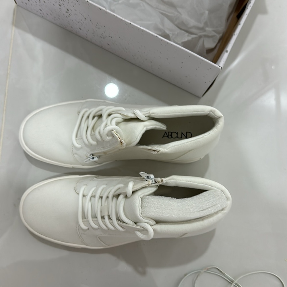 Abound size 7 with box shoes